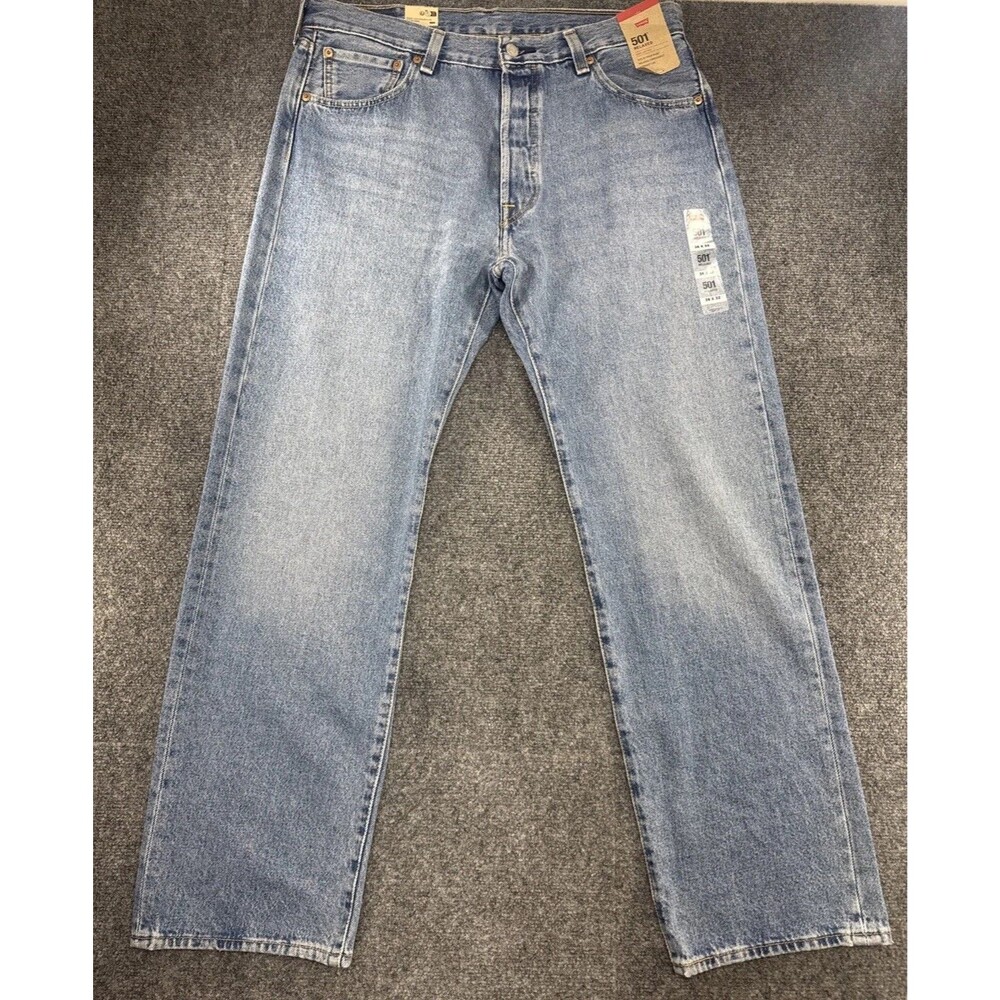 Levi’s 501 Relaxed Jeans Men 36x32 Light Wash Button Fly Denim NWT
